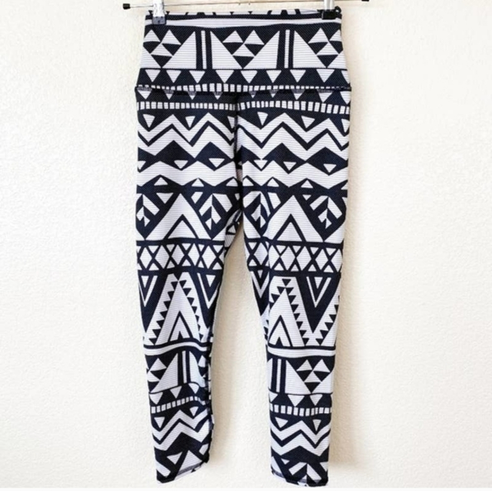 EVCR Evolution and Creation Leggings Geo Print High Rise Capris Women's